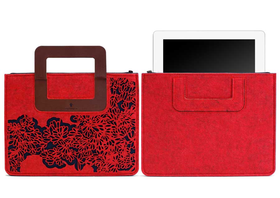 iPad Carrying Sleeve Bloom. Röd/ Mörkblå. 28x21,5x1,2 cm. Filt, läder