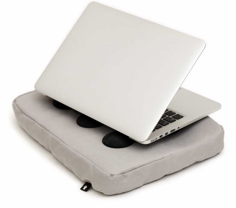 Surfpillow Hitech för laptop - Silver/Svart. 37x27x6 cm. Polyester/Silikon