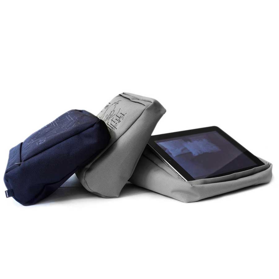 Tabletpillow Hitech för iPad/tablet PC - Svart/Svart. 27x9,5x22 cm. Polyester/Silikon - 1